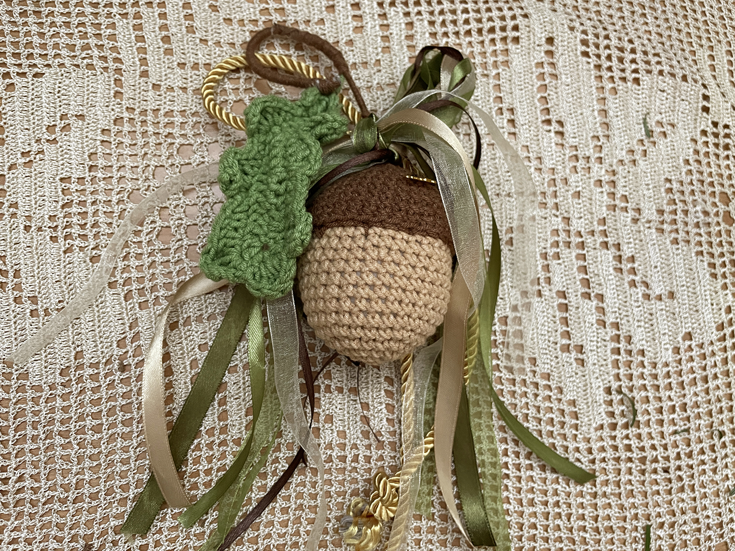 Βελανίδι με Φύλλο