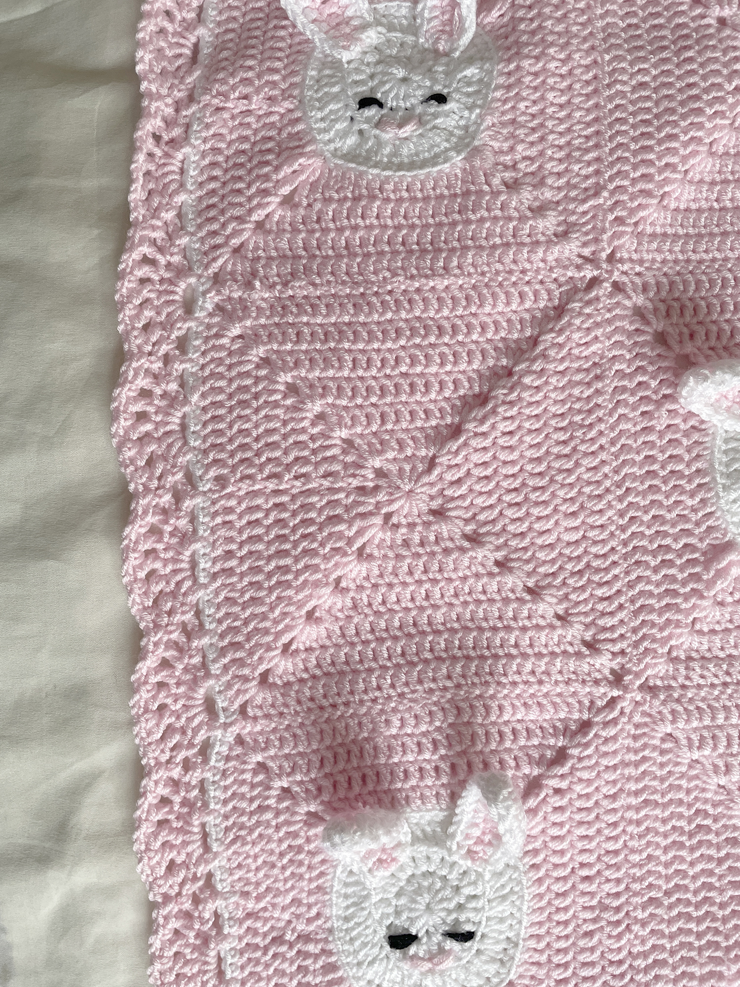 Κουβερτούλα με Λαγουδάκια